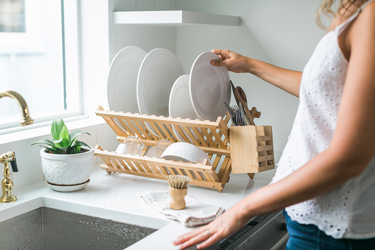 How to wash dishes naturally