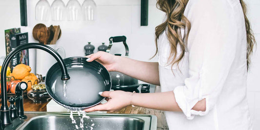 How to clean a burnt pan without damaging It